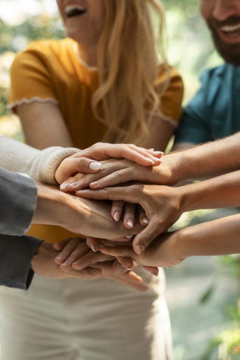 les-membres-des-syndicats-travaillent-ensemble